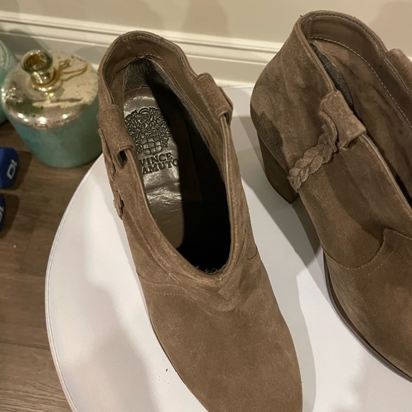 Vince Camuto light brown suede ankle booties - Picture 2 of 4